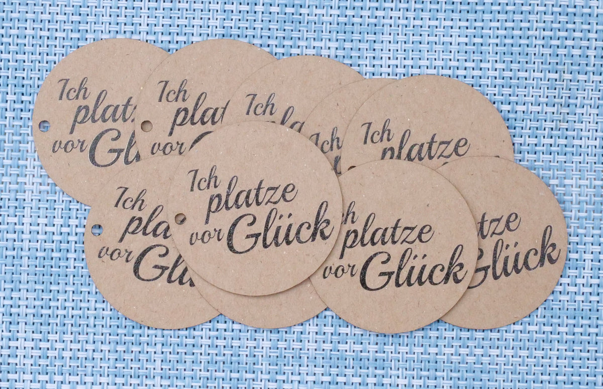 Anhänger in rund " „ Ich platze vor Glück " 45mm Durchmesser