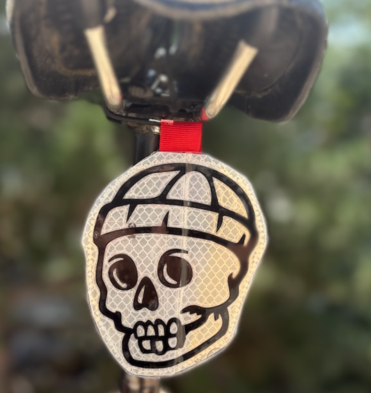 Reflektor Patch  Skull mit Mütze aus 3M Diamond Grade Folie weiß