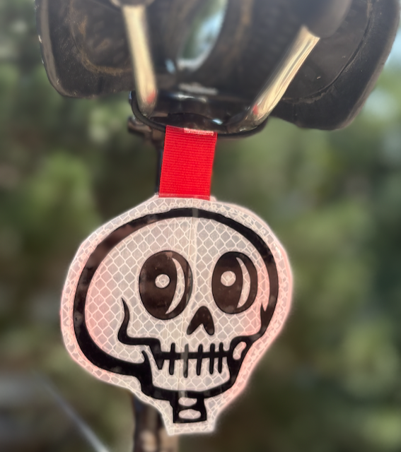 Reflektor Patch Skull ohne Kopfbedeckung aus 3M Diamond Grade Folie weiß