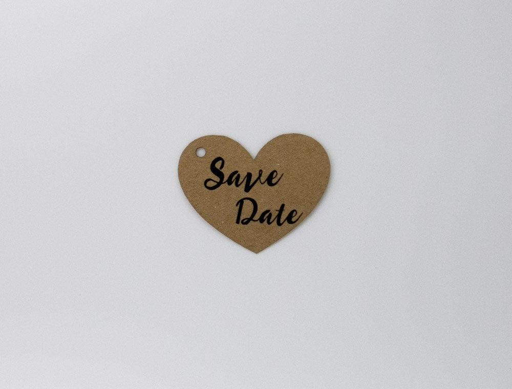 Anhänger in Herz Form mit Text " Save Date "