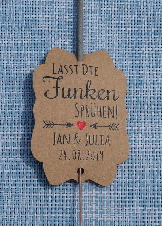 Wunderkerzenhalter Personalisierte  Anhänger Lasst die Funken Sprühen! Personalisierte mit Pfeil und Herz Anhänger 10 Stück
