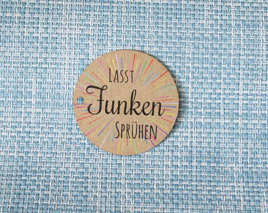 Anhänger in rund " „ Lasst Funken sprühen " 45mm farbig